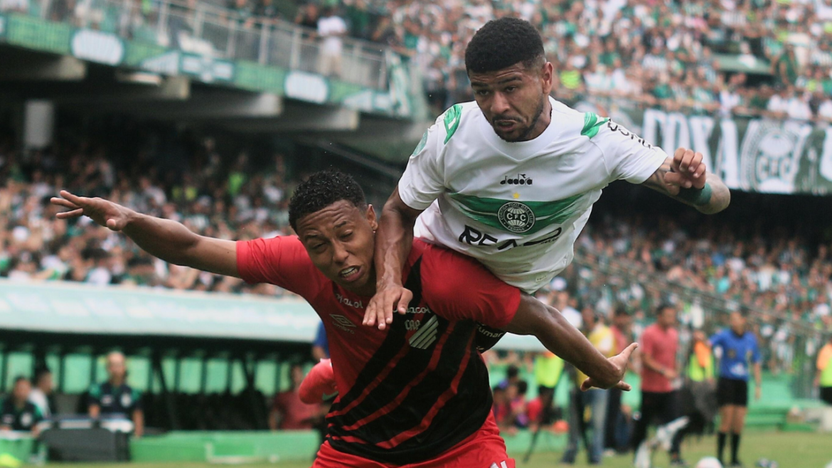 atletiba-quente-tem-expulsoes-e-ate-polo-aquatico,-mas-termina-sem-gol-no-couto