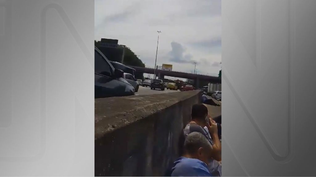 operacao-tem-troca-de-tiros,-fecha-avenidas-e-estacoes-de-trem-no-rj